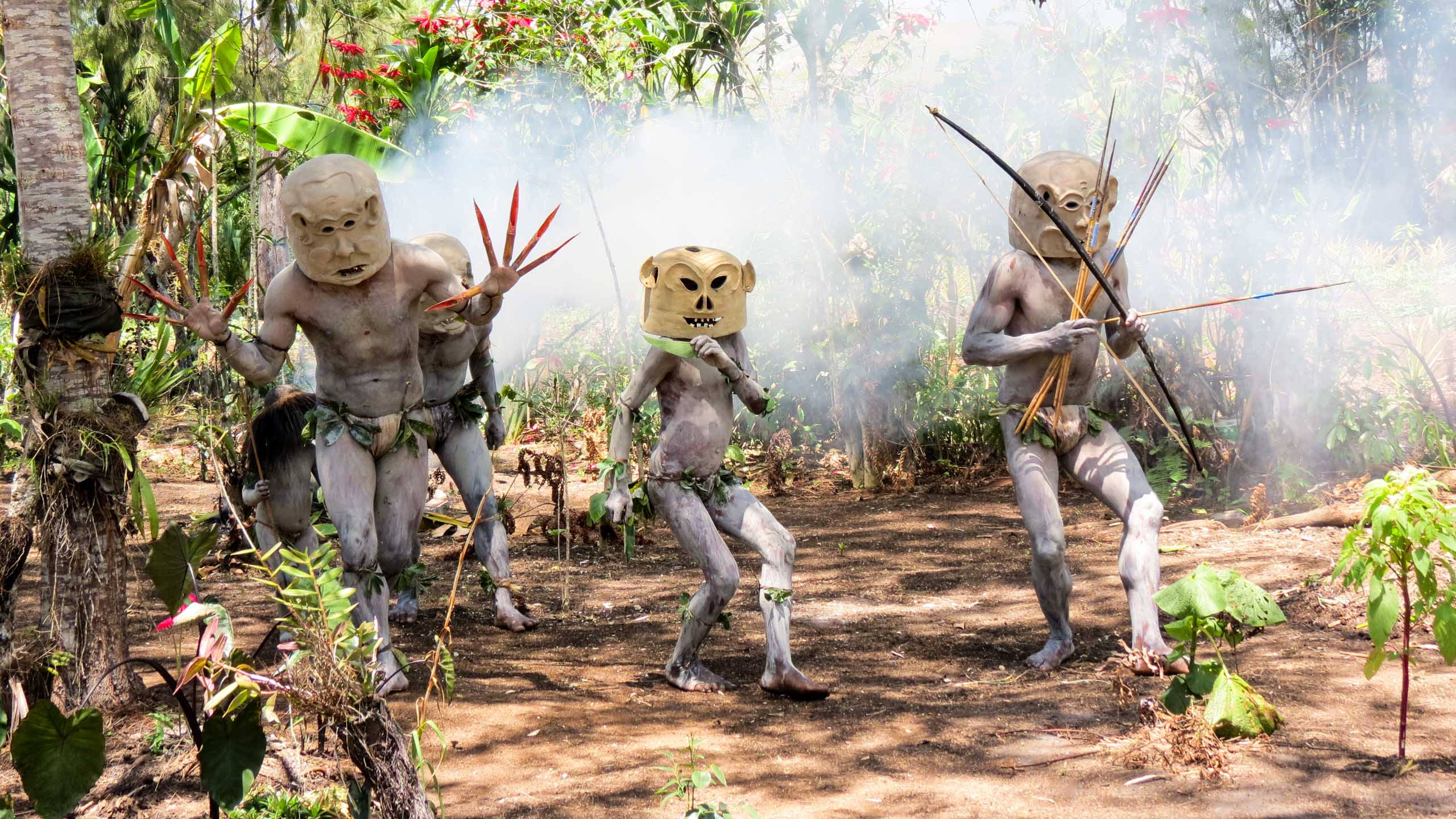 Papua New Guinea tribe performance